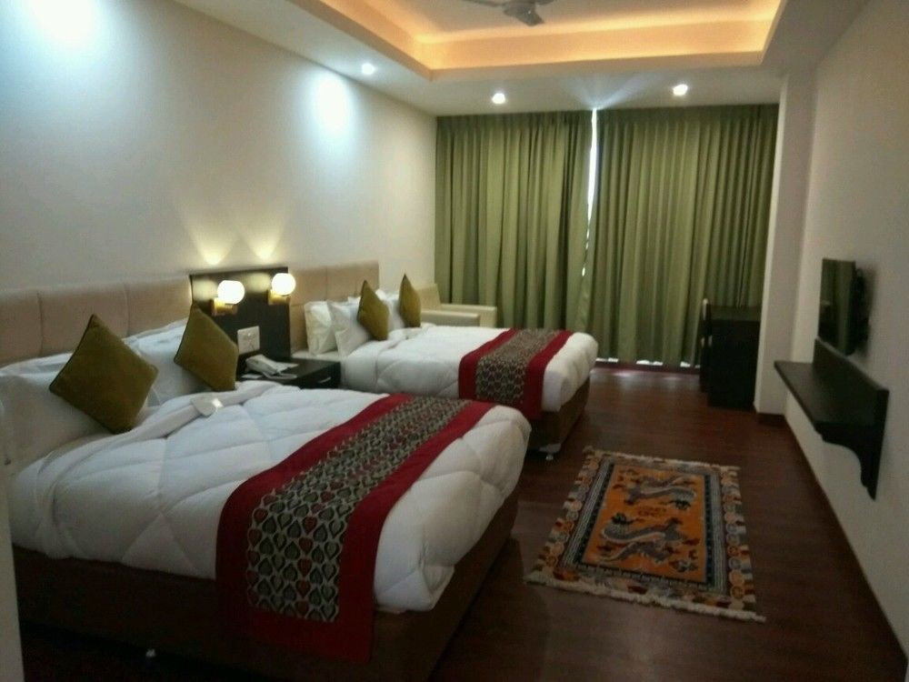 Summit Denzong Hotel & Spa Гангток Екстериор снимка